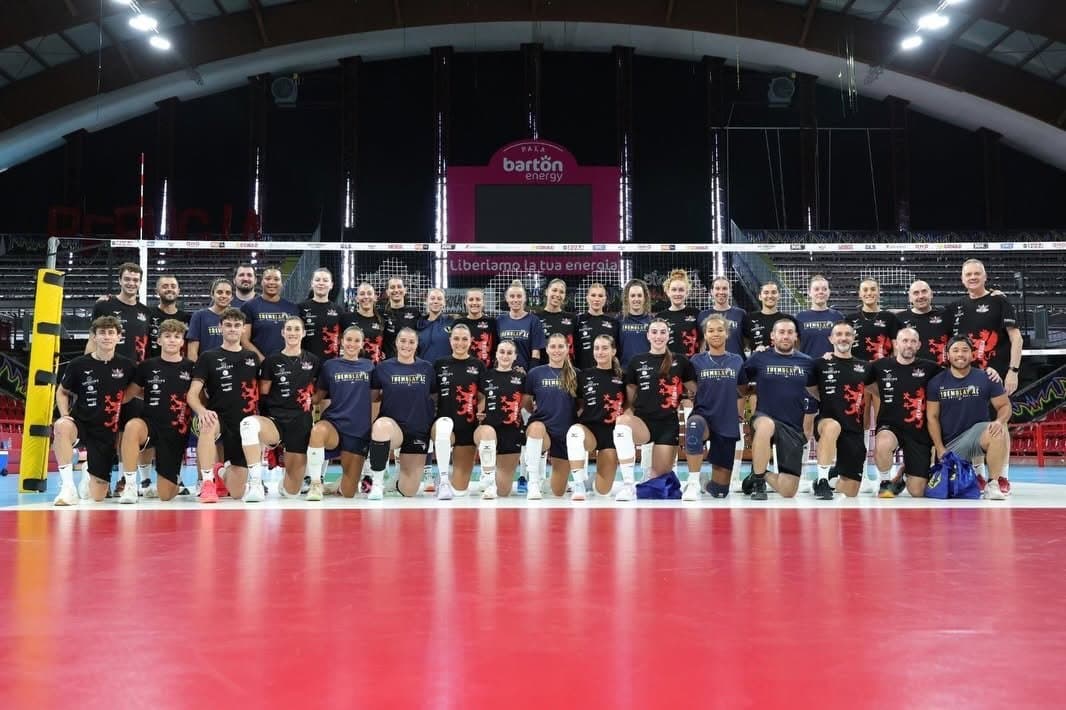 Equipe feminine en déplacement en Italie
